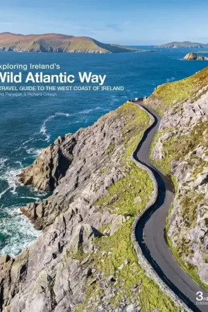 Aanbieding Reisgids Exploring Ireland's Wild Atlantic Way | Three Rock Books (9781068591204)