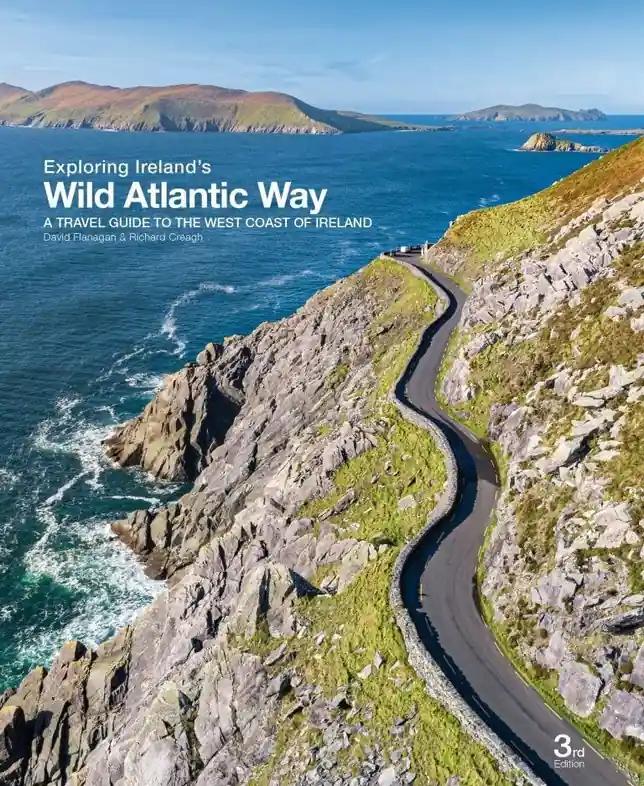 Aanbieding Reisgids Exploring Ireland's Wild Atlantic Way | Three Rock Books (9781068591204)